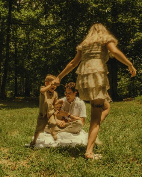 Fall Documentary Photography, Documentary Family Photoshoot, Untraditional Family Photos, Hippie Family Photoshoot, Nontraditional Family Photos, Indie Family Photos, Quirky Family Photoshoot, Cinematic Family Photos, Family Candid Photos