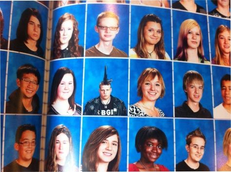 Or your hairdo makes the photographers have to shrink your picture? | The 35 Hardest Things About Taking A Picture On Picture Day Funny Yearbook Pictures, Funny Yearbook, First Day Of School Pictures, Funny School Pictures, Yearbook Pictures, Scene Boys, Yearbook Quotes, Emo Memes, Funny Text Posts