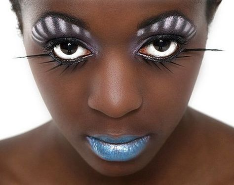 omg, crazy under lashes and awesome blue lips Crazy Eye Makeup, African Makeup, Wonderland Makeup, Smokey Eye Makeup Look, African American Makeup, Blue Lipstick, Blue Lips, Queen Makeup, Unique Makeup