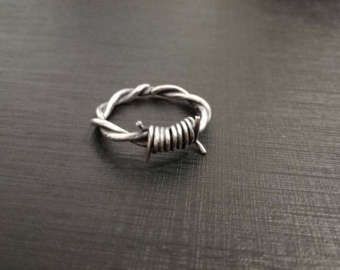 Barbed Wire Ring, Silver Wire Jewelry, Jewlery Rings, Wire Jewelry Rings, Silver Mens Ring, Diy For Men, Wire Jewelry Designs, Sterling Silver Mens Rings, Diy Rings