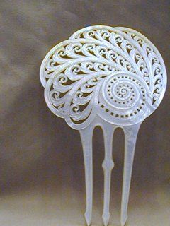 Mother Of Pearl Hair Comb ca. 1880s Vintage Hair Comb, Jeweled Hair Comb, Art Deco Hair Comb Wedding, Antique Hair Comb, Art Deco Hair Combs, Antique Hair Combs, Pearl Hair Combs, Trendy Jewerly, Vintage Hair Combs