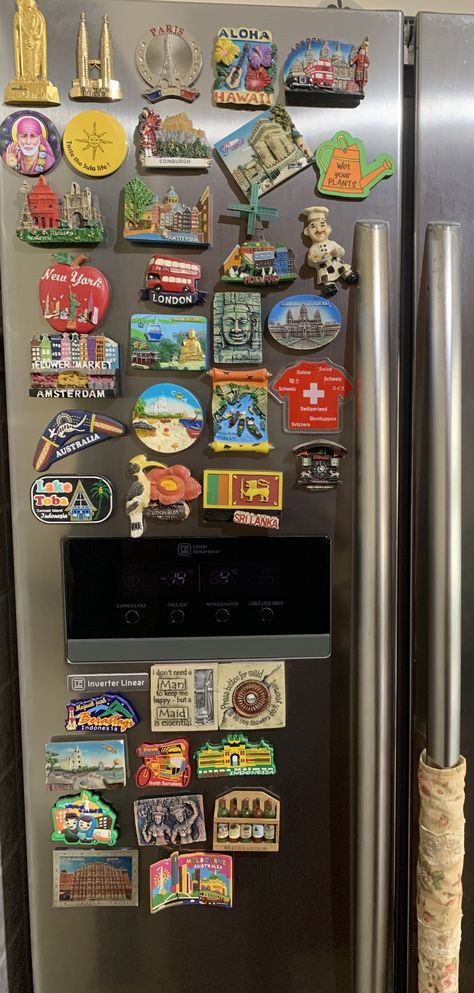 Fridge magnets collection! Fridge Inspo Aesthetic, Fridge Magnet Collection, Fridge Magnets Aesthetic, Fridge With Magnets, Magnet Drawing, Life Manifestation, Magnet Fridge, House Deco, Travel Nursing