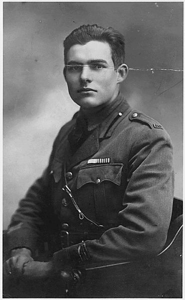 Ernest Hemingway, legendary American author and journalist. | 11 Historical Hunks That’ll Make You Want To Time Travel Ernst Hemingway, Man In Uniform, Photos Rares, Beat Generation, Historical People, Fidel Castro, Ernest Hemingway, Interesting History, 인물 사진