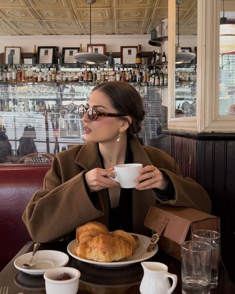 Cafe Pose, Fall Aesthetic Pictures, Corporate Girly, New England Aesthetic, Goal In Life, Cafe Pictures, Champagne Problems, My Goal In Life, Coffee Shop Aesthetic