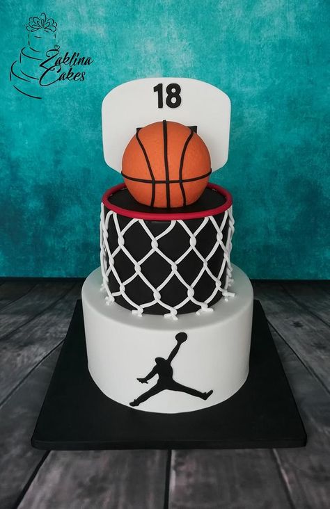 Basketball Party Food, Basketball Birthday Cake, March Madness Parties, Sports Themed Cakes, Basketball Cake, Basketball Birthday Parties, Sport Cakes, Torte Cupcake, Basketball Birthday