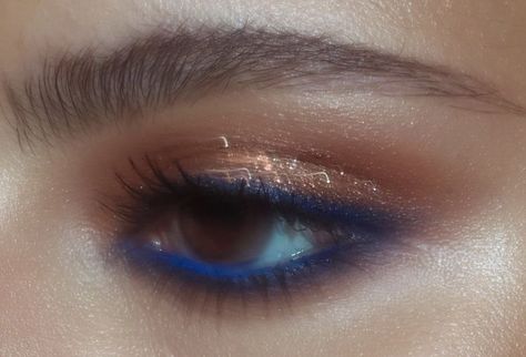 Brown Eyes Eyeshadow Colors, Blue Make Up For Brown Eyes, Brown Eye Eyeshadow Looks, Makeup For Brown Eyes Colorful, Brown And Blue Makeup, Crystal Eyeshadow, Eye Makeup Brown Eyes, Makeup Brown Eyes, Eye Makeup For Brown Eyes