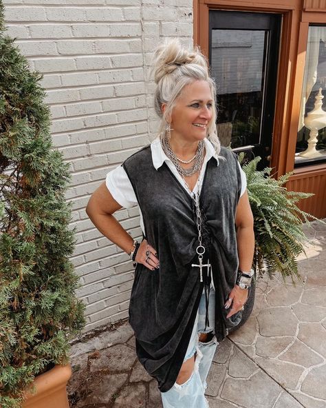 Let your outfit do the talking... this one is quite chatty 🗣🖤 #jadedgypsy #letyouroutfitdothetalking #curvyootd #curvyisbeautifull #poppylanetroy #poppylaneplus #curvystyle #bohovibes Stevie Nicks Don Henley, Bohemian V-neck Cardigan For Layering, Oversized Bohemian V-neck Outerwear, Boho Vibe, Curvy Fashion, Believe In You, Cross Pendant, Must Haves, Unique Style