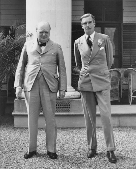 Anthony Eden, Winston Churchill Photos, 40s Mode, Pitti Uomo Street Style, British Prime Ministers, British Empire, English History, Jackets Men Fashion, Winston Churchill