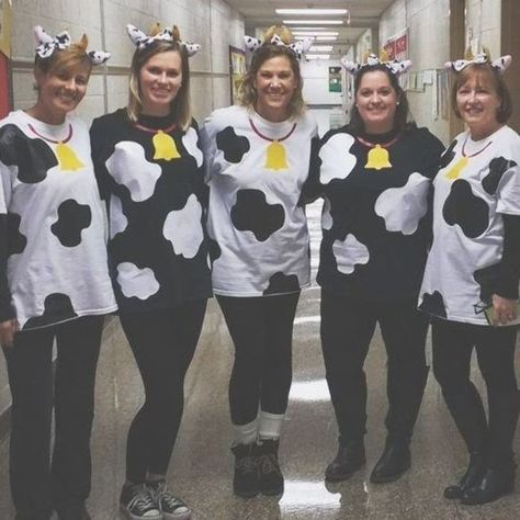 Easy Cow Costume, Kids Cow Costume, Animal Costumes Women, Cow Costumes, Diy Cow Costume, Farm Costumes, Farm Animal Costumes, Cow Halloween Costume, Toothless Costume