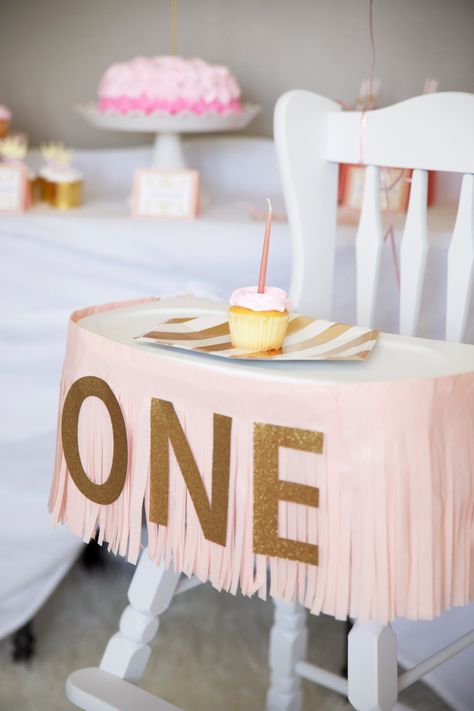 ONE Birthday banner, Fringe Highchair banner Diy 1st Birthday Decorations, Diy Birthday Gifts For Him, One Birthday Banner, Diy Birthday Banner, Birthday Highchair, Show Da Luna, One Year Birthday, Highchair Banner, 1st Birthday Decorations