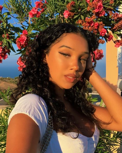 Chelly👼🏽 (@babychellyy) • Instagram photos and videos Latina Girl Aesthetic, Latino Girl, Latino Girls, Black Teenage Girl, Beautiful Curly Hair, Curly Girl Hairstyles, Hair Colours, Fresh Face