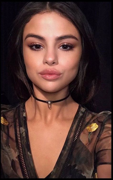 Maquillaje Selena Gomez, Selena Selena, Selena Gomez Makeup, Nature Makeup, Makeup Tip, Selena Gomez Style, Selena G, Tousled Waves, Glow Skin