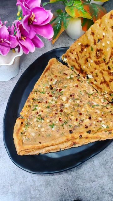 Eat Delicious on Instagram: "However, if you're bored of these regular parathas and want to try something different, we've got you covered. Here we bring you a delicious chilli garlic paratha recipe that has an aroma similar to that of garlic bread. It is spicy and extremely flavourful! Ingredients Butter Garlic Chilli flakes Oregano Salt Coriander leaves #garlicbread #garlicbreadrecipe #garlicparatha #parathas #garlic #garlicparatha #garlicbread #garlic #garlicbreadrecipe #garlicbutter #gar Chilli Garlic Paratha, Garlic Paratha Recipe, Garlic Paratha, Oregano Salt, Paratha Recipe, Healthy Recipes For Diabetics, Garlic Bread Recipe, Paratha Recipes, Coriander Leaves