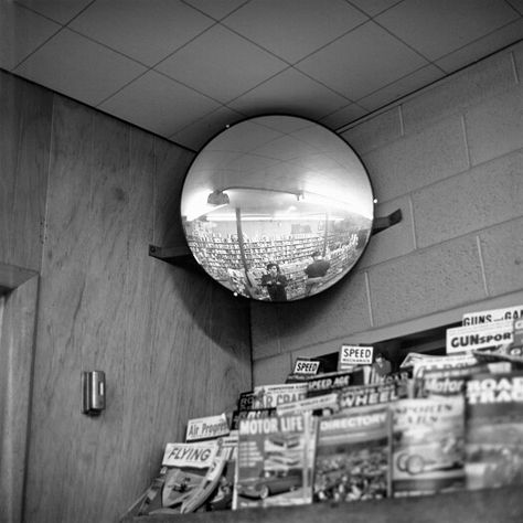 Self Portrait, undated, Vivian Maier (© Maloof Collection, Ltd.) Vivian Maier Street Photographer, Vivian Mayer, Creative Self Portraits, Andre Kertesz, Robert Frank, Vivian Maier, Self Portrait Photography, Minimalist Photography, Magnum Photos