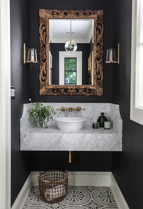 Tuscan Design Bathroom, Modern Powder Rooms, Barn Bathroom, Dark Bathroom, Rental Ideas, Downstairs Loo, Powder Room Design, Modern Toilet, Bad Inspiration