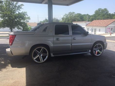 Cadillac Escalade EXT rolling on 24” Vogue Tyres & Dub Ballers 💰 #Chevy | #Dubwheels | #Voguetyres Luxury Suv Cars, M5 E60, Bmw M5 E60, Desenhos Gravity Falls, Chevy Avalanche, Escalade Ext, Chevrolet Avalanche, Suv Cars, Best Luxury Cars