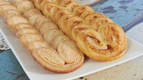 Recipe: Sweet and Savoury Palmiers | CBC Life Appetizers No Bake, Canadian Baking, Macaron Recipe, French Pastries, Appetizers For Party, Appetizers Easy, Powdered Sugar, No Bake, Dessert Recipes Easy