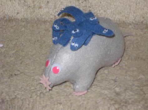 Moledusa 2009 Mole day project for chemistry. Stuffed mole made from felt. Mole Science, Mole Project, Mole Idea, Chemistry Mole, Homeschool Chemistry, Mole Cake, Mole Day, Project School, Chemistry Projects