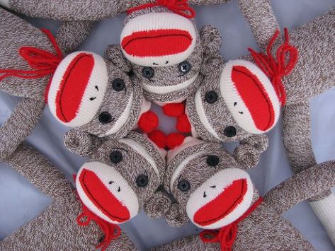 I bought tall socks from the dollar store and used this easy pattern to make my daughters sock monkey's, they loved them! Sock Monkeys Tutorial, Sock Monkey Pattern, Crochet Sock Monkeys, Sock Monkey Party, Sock Monkey Baby, Traditional Socks, Sock Monkey Hat, Monkey Crafts, Monkey Hat