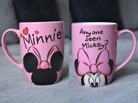 Pink Minnie Mickey Mouse Classroom, Miki Mouse, Disney Kitchen Decor, Minnie Mouse Mug, Disney Coffee Mugs, Donald And Daisy Duck, Disney Cups, Jobs In Art, Mug Display