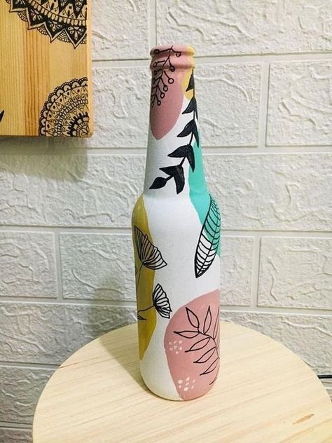 Bottle Painting Ideas Aesthetic, Diy Beer Bottle, Bottle Painting Ideas, Beer Bottle Diy, Creative Paper Crafts, Beer Bottle Art, Bottle Paint, Ecofriendly Crafts, Painting Ideas Aesthetic