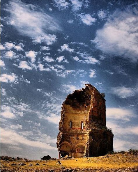 Ancient church ruin - Ocakli, #Kars #turkey #seeyouturkey #travel #vacation #türkei #tурция #turquie #turchia #turquía #تركيا #トルコ #旅行 #photooftheday #travelling #traveller #travelguide #trip #photography #写真撮影 #سفر #instatravel #wanderlust #voyager #placestogo #urlaub Kars Turkey, Armenian Architecture, Visit Turkey, Armenian Culture, Ruined City, Amazing Places On Earth, Sacred Architecture, Religious Architecture, Old Churches