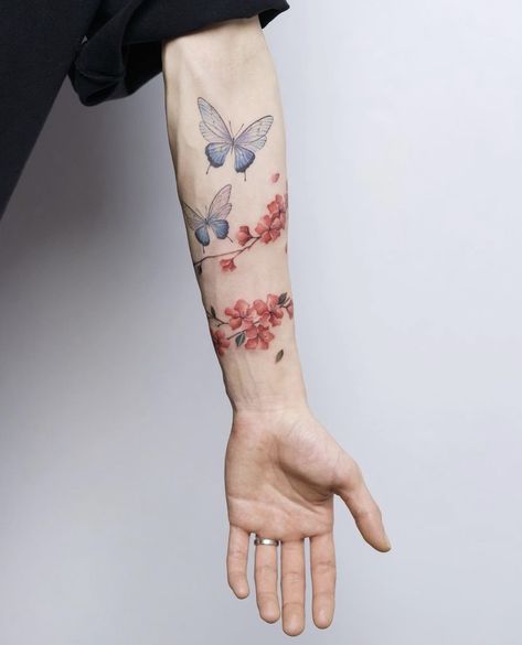 Wrist Tattoos Girls, Cherry Tattoos, Tattoos Infinity, Flower Wrist Tattoos, Best Tattoos For Women, Vine Tattoos, Inspiration Tattoos, Incredible Tattoos, Wrist Tattoos For Women