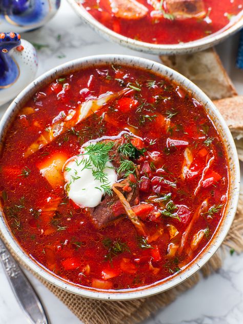 Classic Beef Borscht (video) + GIVEAWAY - Tatyanas Everyday Food Beef Borscht, Beet Borscht, Borscht Recipe, Borscht Soup, Eastern European Recipes, Recipe Using Chicken, Beet Soup, Beet Recipes, Ukrainian Recipes