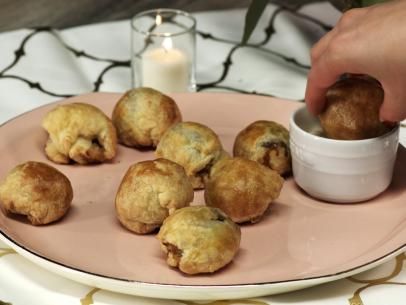 The Kitchen Food Network Recipes, Beef Wellington Bites, Wellington Food, Horseradish Cream Sauce, Mini Beef Wellington, Pastry Dishes, The Kitchen Food Network, Beef Wellington Recipe, Recipes Beef