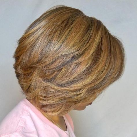 Short Layered Honey Blonde Bob for Thick Hair Bob Black Women, Reverse Bob, Natural Hair Bob, Bob Hairstyles For Black Women, Bob Black, Short Haircut Styles, Cut Life, Hair Adviser, Bob Hairstyles For Thick