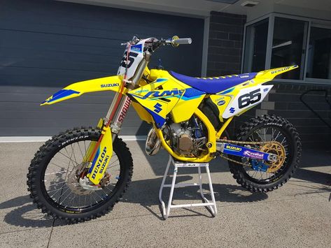 Landcruiser Ute, Dirt Scooter, Adv Bikes, Suzuki Dirt Bikes, Custom Dirt Bike, Enduro Motocross, Mx Bikes, Cool Dirt Bikes, Motorcross Bike