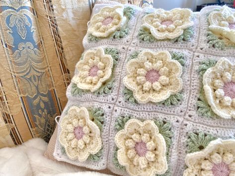 Crochet 3d Flower Granny Square, Granny Square Jumpsuit, 3d Granny Squares, Crochet Flower Pillow, Afgan Crochet, Crochet Blanket Vintage, Ripple Crochet, Crochet Flower Squares, Granny Square Tutorial