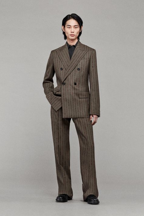 Burberry Resort 2025
https://www.vogue.com/fashion-shows/resort-2025/burberry-prorsum/slideshow/collection#40 Suits Men, Expensive Clothes, Burberry Prorsum, Sharp Dressed Man, Workwear Fashion, Kinds Of Clothes, Men Fashion Casual Outfits, Streetwear Men Outfits, Cargo Pant