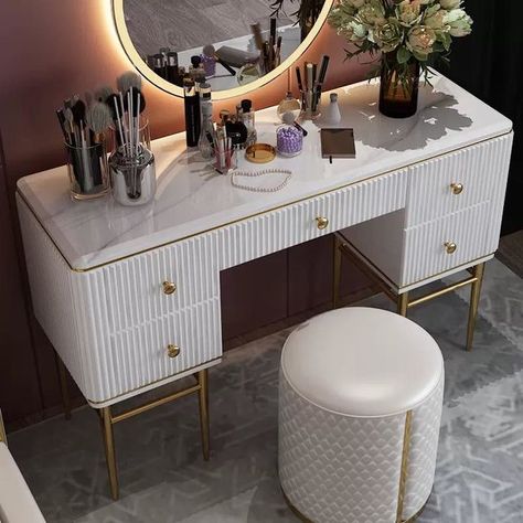 Vanities Design, Wooden Bedroom Furniture Sets, Bedroom Vanity Set, Makeup Vanities, Dressing Room Decor, Dresser Design, Dressing Table Design, Wardrobe Interior Design, Bedroom Closet Design