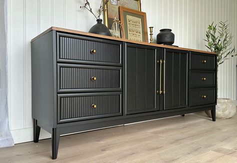 || AVAILABLE || Vintage mid century modern credenza🤎 Black + Tan wood🤎 Gorgeous grain🤎 Modern hardware in brass🤎 I felt like this one could use a hardware change. Black paint makes the wood grain pop😍 Scroll to see a before pic at the end! Has 9 drawers! Can be used as a dresser or a sideboard! Measures 72” W x 18” D x 30” H. 📍 Elrose, SK. Delivery options available SK and AB wide and to some centers in BC/MB. Paint colour- custom mixed black @ppgpaints breakthrough. Send a message f... Mid Century Modern Credenza, Vintage Credenza, Modern Hardware, Paint Colour, Modern Credenza, Vintage Mid Century Modern, Ash Wood, Entertainment Unit, Black Paint