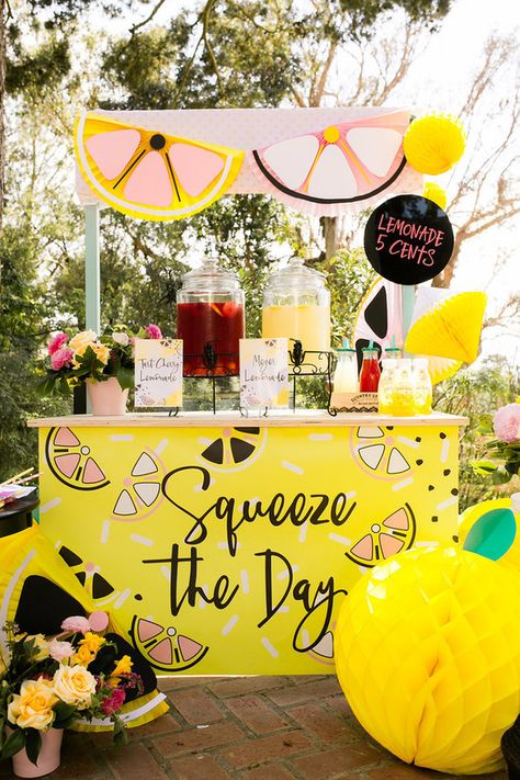 Lemonade Party Ideas, Lemonade Stand Birthday Party, Kids Lemonade Stands, Lemonade Stand Birthday, Lemonade Stand Party, Lemon Themed Party, Kids Lemonade, Diy Lemonade Stand, Diy Lemonade