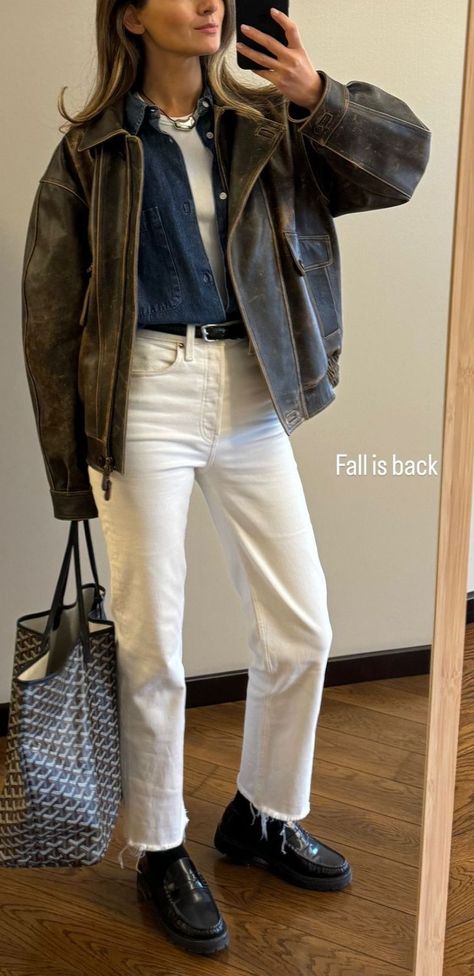 Transitional Jacket Outfit, Straight Leg Jeans Street Style, Mismatch Denim Outfit, Mango Leather Jacket Outfit, Cool Nyc Outfits, London Astethic Outfit, Cream Courdory Jacket Outfit, Styling A Beige Blazer, Outfit Looks Ideas