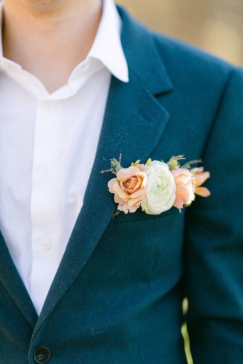 Wedding Bouquet And Boutonniere, Spring Pocket Boutonniere, Pastel Pocket Boutonniere, Pocket Bouts, Wedding Pocket Flowers, Flower Pocket Square Wedding, Pocket Square Flowers, Modern Eclectic Wedding, Pocket Square Boutonniere