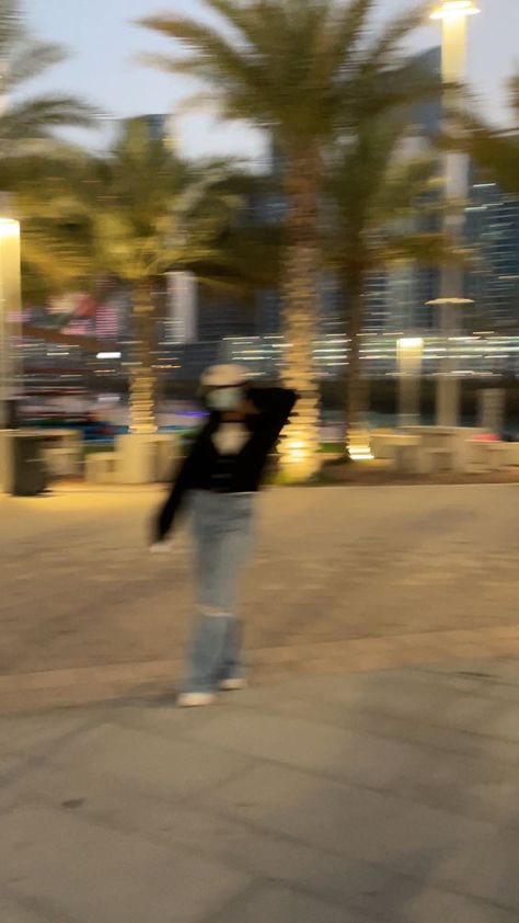 Shaky Photos Aesthetic, Lowkey Instagram Pics, Blurry Girly Pics, Self Obsessed Aesthetic Pictures, Baddie Blurry Pics, How To Make Blurry Aesthetic Photos, Asethetic Girly Pics Blur, Short Hair Asthetic Picture Blur, Blur Girl Aesthetic