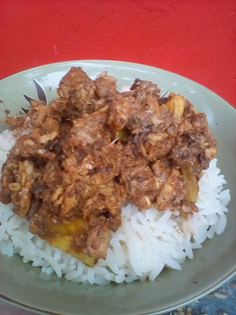 We are on a mission to try and eat healthy and this was one of our recipes we made. Pilchards and Rice 1 x tin pilchards 1 x Avocado cut up 1 x Pineapple peeled and diced 1 x Tbsp Rajah Curry Spice… Tinned Pilchards Recipes, Pilchards Recipes Meals, Pilchards Recipes, Mom And Her Son, Curry Spice, Weekly Meals, Curry Spices, Cut Up, Rice Recipe