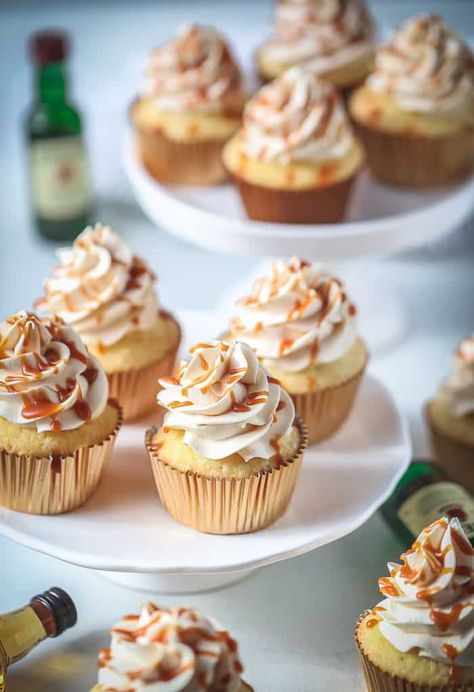 These drunken whiskey caramel cupcakes are perfect for St Patrick's Day celebration or a boozy themed party. Filled with caramelized notes, it is amazing!  #caramelcupcakes #cupcakes #stpatricksday Wine Brownies, Red Wine Brownies, Boozy Cupcakes Recipes, Whiskey Cupcakes, Alcoholic Cupcakes, Whiskey Caramel, Southern Caramel Cake, Infused Cupcakes, Boozy Cupcakes