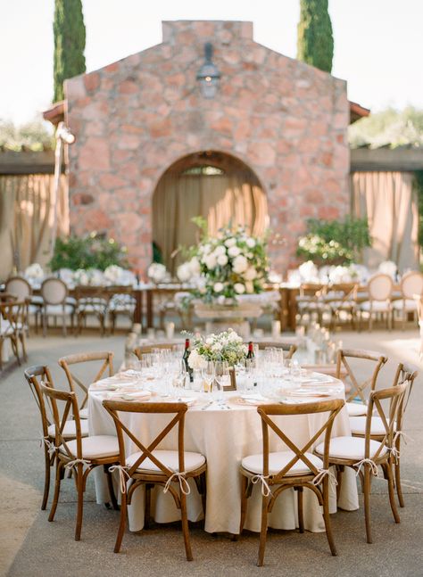 European Inspired Wedding Decor, Round Table Wedding Set Up, Round Table Settings, Wedding Barns, Moodboard Wedding, Round Wedding Tables, Casual Beach Wedding, Round Table Decor, Wedding Table Seating