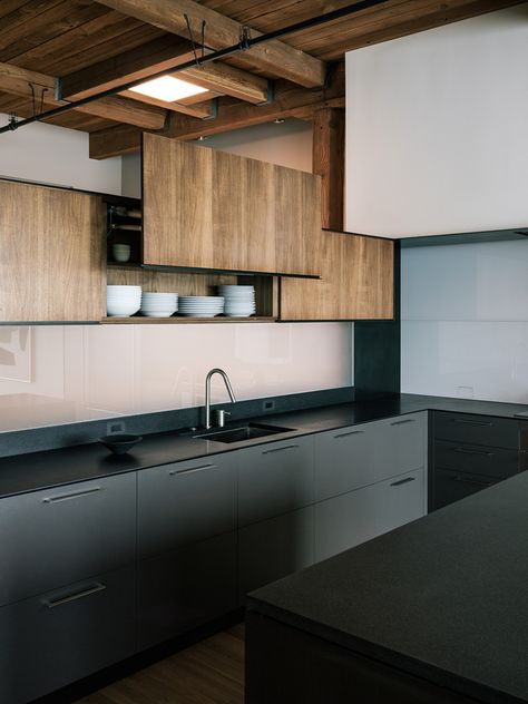 San Francisco Loft | LINEOFFICE Architecture | Archinect Modern Konyhatervezés, Minimal Kitchen, Kitchen Dinning, Interior Modern, Kitchen Trends, Counter Tops, Decor Minimalist, Minimalist Kitchen, Black Kitchens