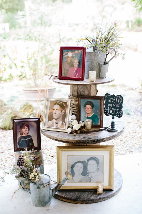 Memorial Corner In House, Memorial Area In Home, Memorial Display Ideas For Home, Memorial Wall Ideas, Memorial Home Decor, Memorial Decor, Garden Memorial, Family Altar, Wall Of Honor