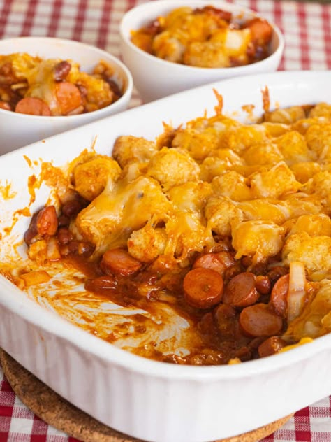 Chili Cheese Hot Dog Tater Tot Casserole, Chili Cheese Dog Tater Tot Casserole, Tater Tot Hot Dog Casserole, Chili Dog Tater Tot Casserole, Chilli Cheese Dog Casserole, Hot Dog Recipes Casserole, Chili Hot Dog Casserole, Hot Dog Casserole Recipes, Hot Dog Meals