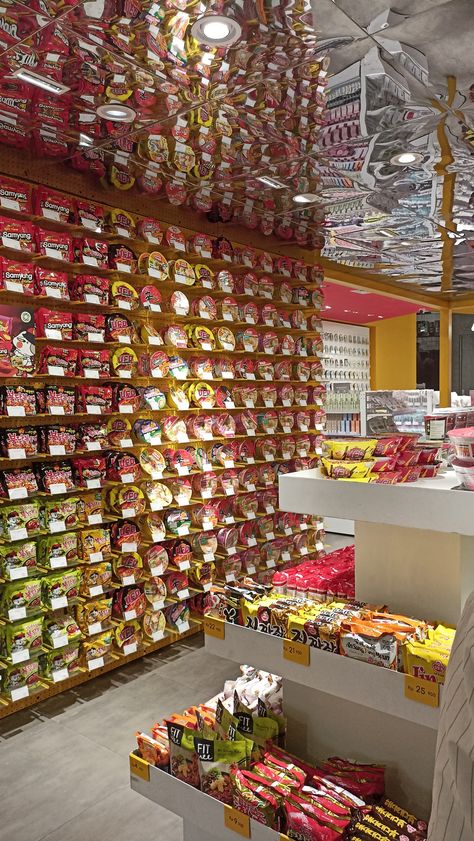 Noodle Shop Design, Korean Instant Noodles, Gift Shop Interiors, Ramen House, Noodles Ideas, Asian Store, Korean Store, Mini Mart, Ramen Bar