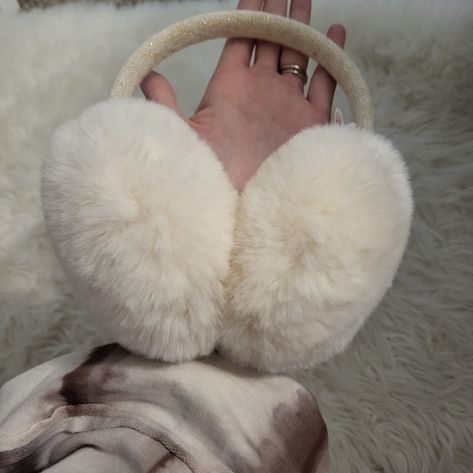 Nwot Earmuffs Perfect For Winter Cold Days! Fluffy Ear Muffs Outfit, White Ear Muffs Outfit, Coquette Earmuffs, Y2k Earmuffs, Earmuffs Aesthetic, Fawn Outfit, Earmuffs White, White Earmuffs, Cute Earmuffs