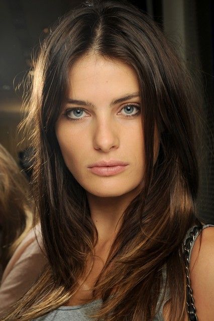 Isabeli Fontana Catwalk CV Isabeli Fontana Victoria Secret, Models Backstage, Isabeli Fontana, Doutzen Kroes, Victorias Secret Models, Model Look, Top Models, July 4, Brunette Hair