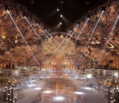 Big Wedding Venues Indoor, Wedding Hall Aesthetic, Extravagant Wedding Venues, Fancy Wedding Venues, Arab Wedding Aesthetic, Big Wedding Venues, Extravagant Wedding Decor, Debut Design, Dream Wedding Reception