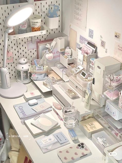 Organized Things, Aesthetic Studying, Desk Aesthetic, Room Organisation, Study Desk Decor, Organisation Ideas, Desk Layout, Study Decor, Aesthetic Study